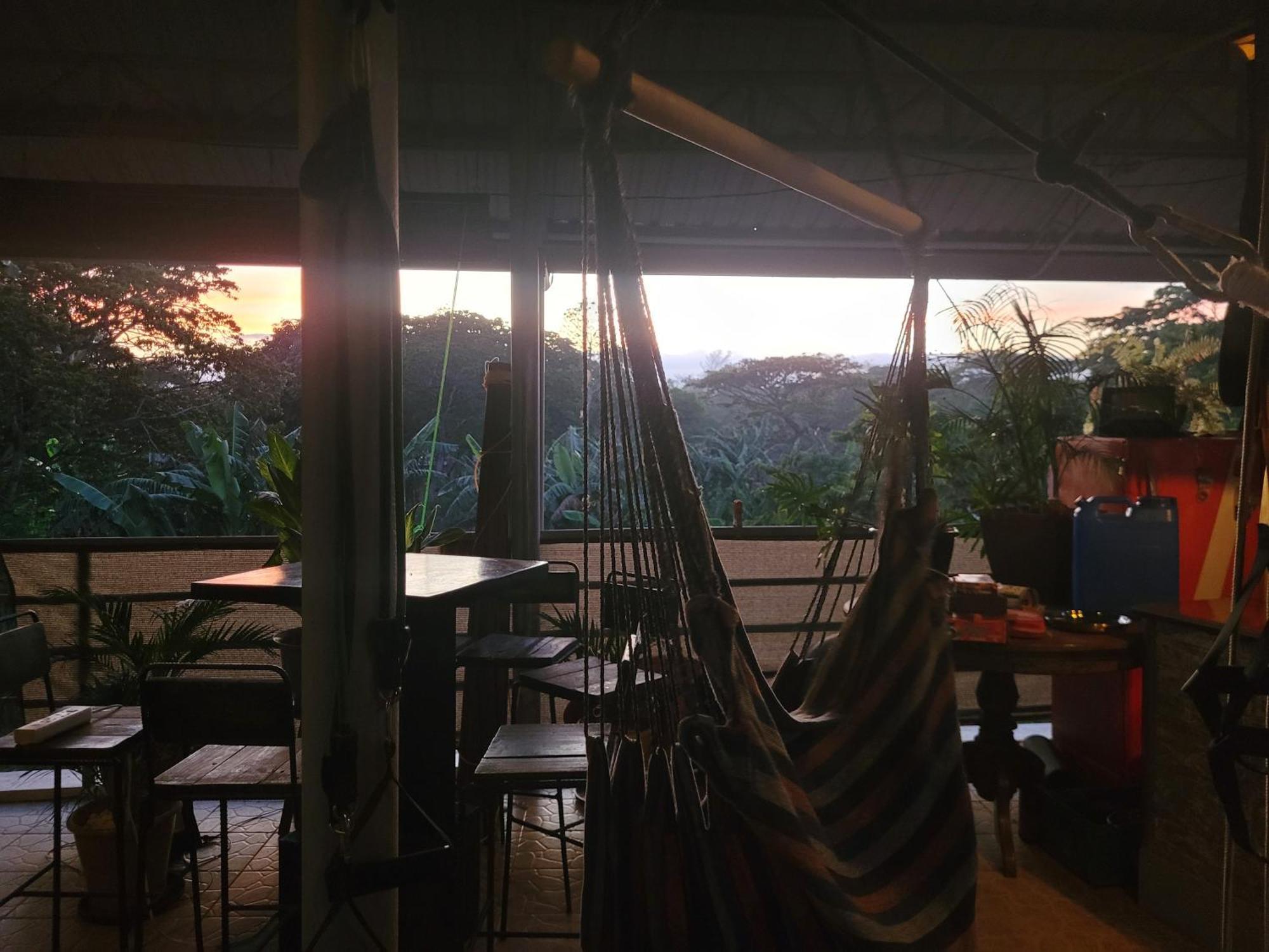 La Vida Hostel Puerto Princesa Exterior photo